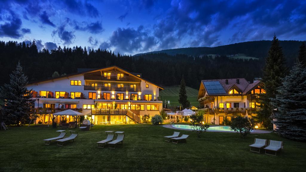 Helmhotel San Candido Exterior foto